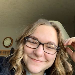 Meet your Posher, Claire